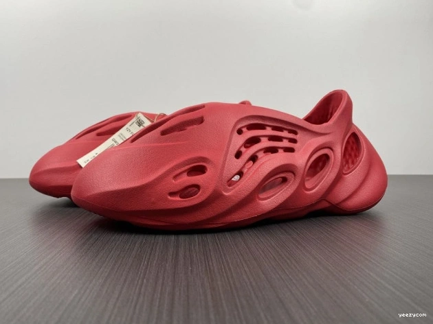 Red Yeezy Foam Adidas CW3355 1027